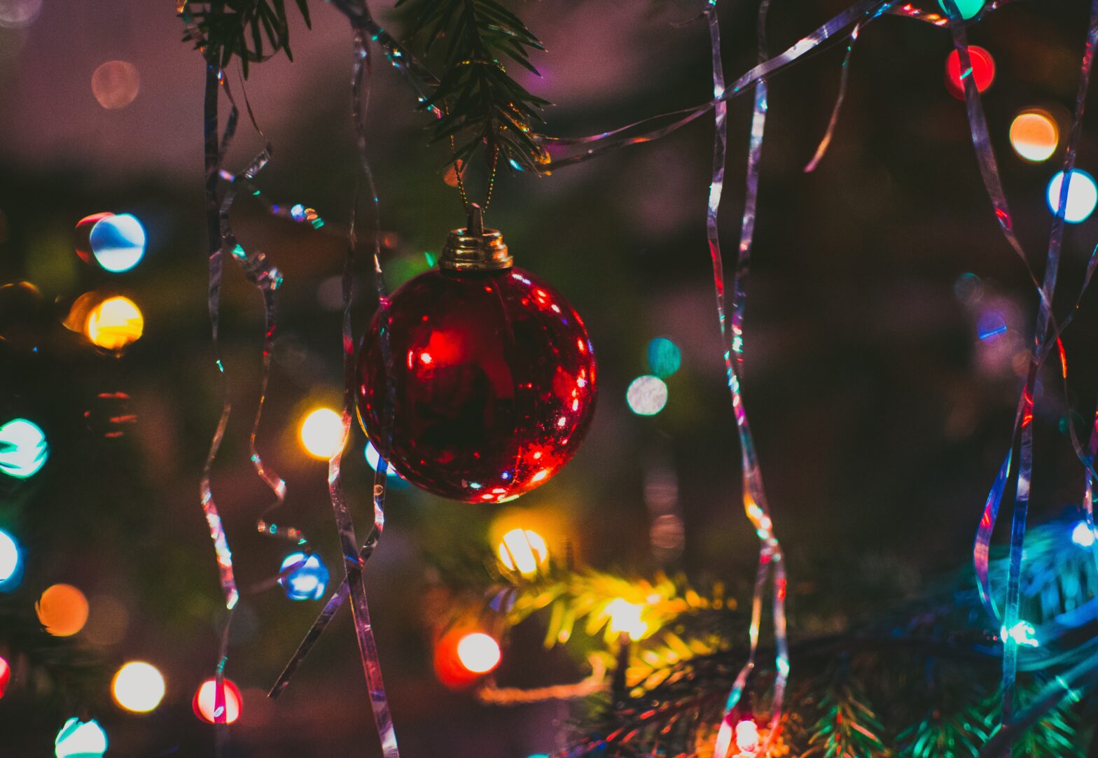 Image of a bauble with lights in the background